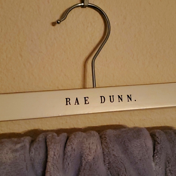 Rae Dunn SUPER MOM throw - Picture 4 of 4
